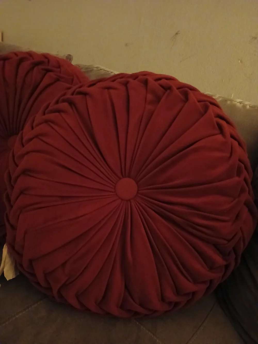 2x Round Red Decorative Pillow Pair - Elegant Pleated Design 18